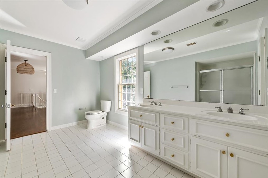 6000 Winterthur Rdg, Atlanta GA  30328-4629 exterior