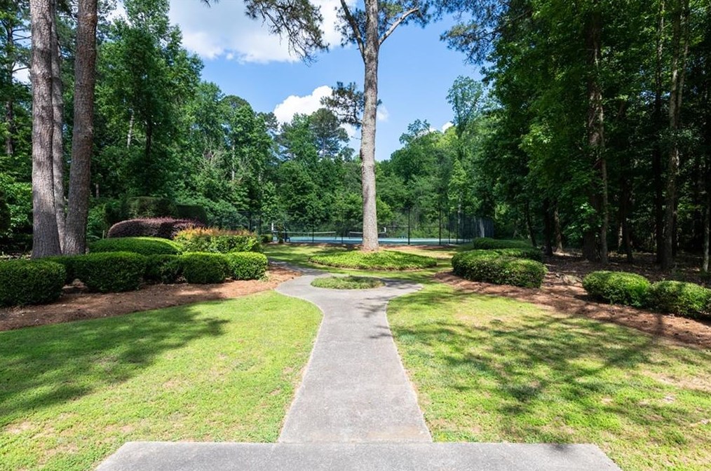 6000 Winterthur Rdg, Atlanta GA  30328-4629 exterior