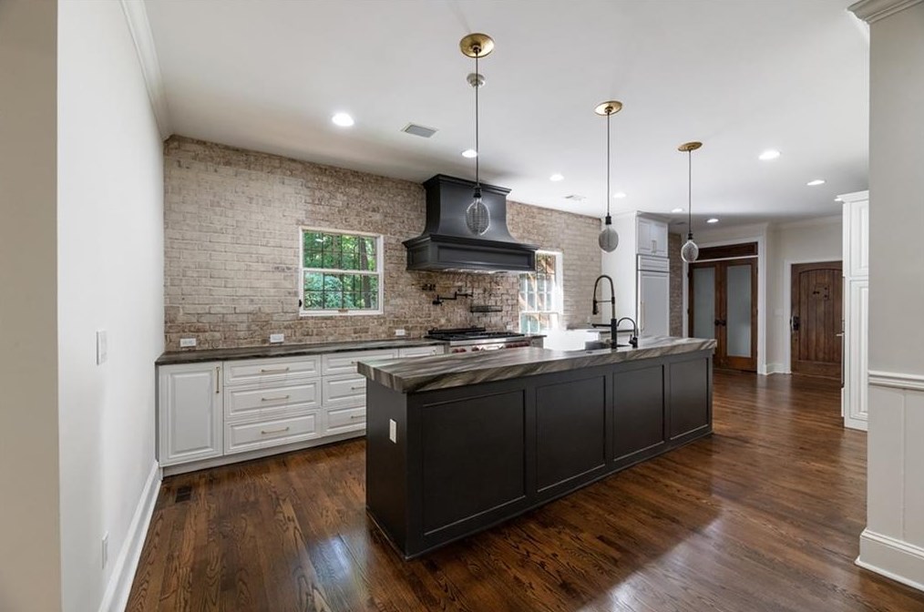 6000 Winterthur Rdg, Atlanta GA  30328-4629 exterior