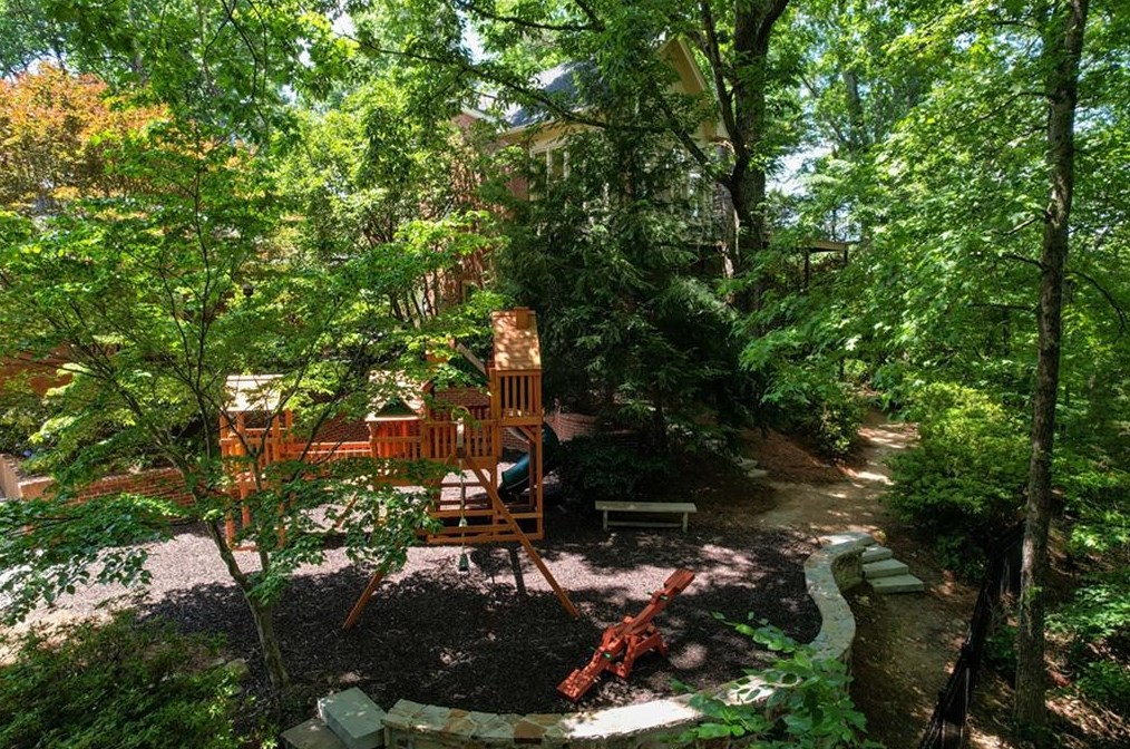 6000 Winterthur Rdg, Atlanta GA  30328-4629 exterior