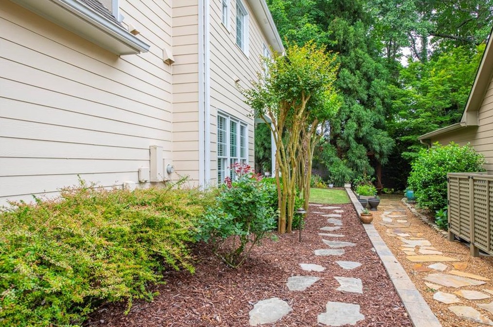 1859 Fox Chapel Dr, Smyrna GA  30080-6383 exterior