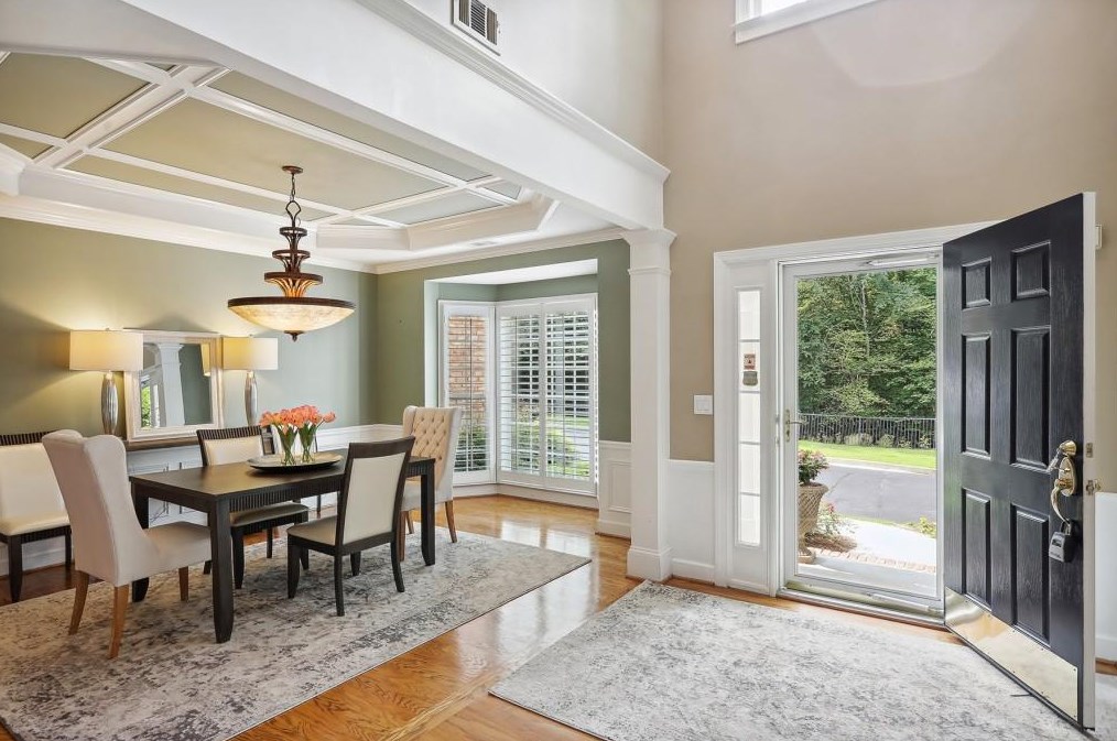 2075 Wrights Mill Cir, Atlanta GA  30324-2790 exterior