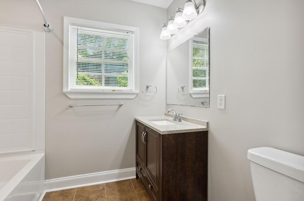 1829 Venetian Dr, Atlanta GA 30311-4031 exterior