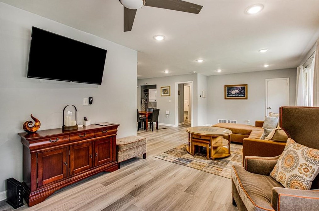 1568 Woodland Cir, Atlanta GA  30344-2740 exterior