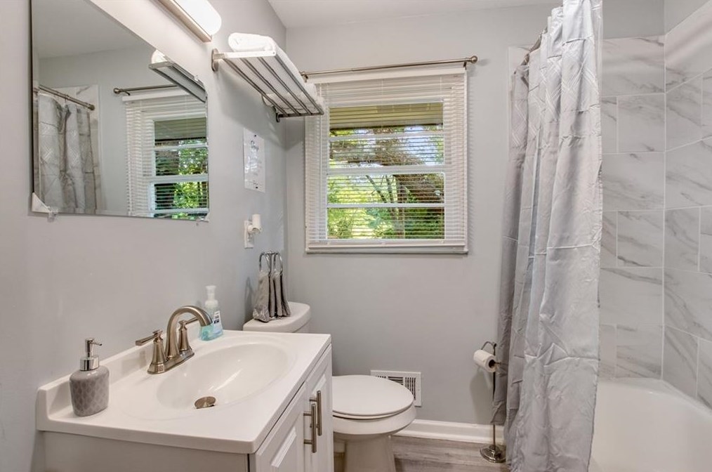 1568 Woodland Cir, Atlanta GA  30344-2740 exterior