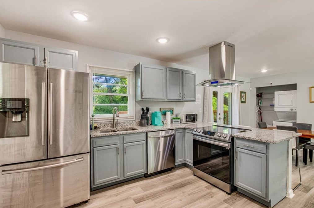 1568 Woodland Cir, Atlanta GA  30344-2740 exterior