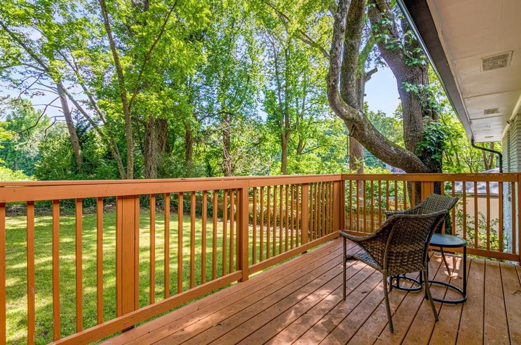 1568 Woodland Cir, Atlanta GA  30344-2740 exterior