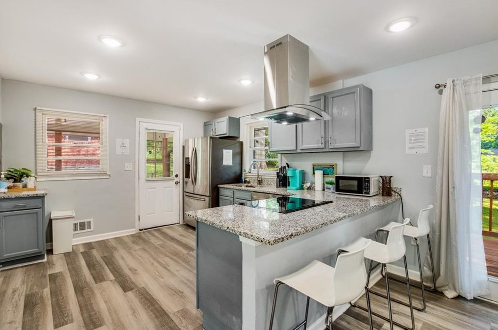 1568 Woodland Cir, Atlanta GA  30344-2740 exterior