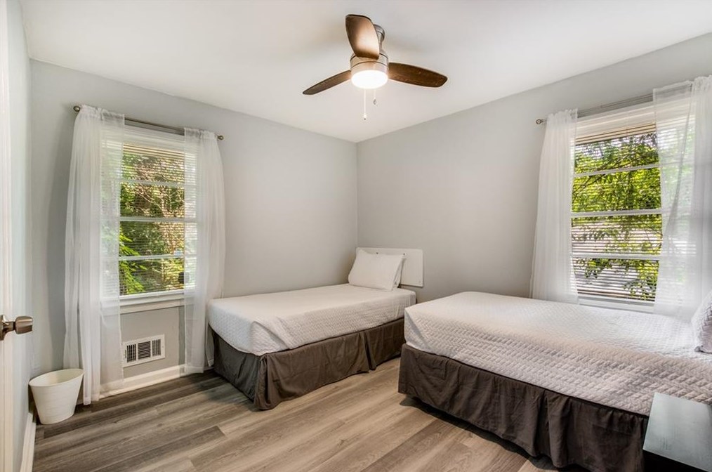 1568 Woodland Cir, Atlanta GA  30344-2740 exterior