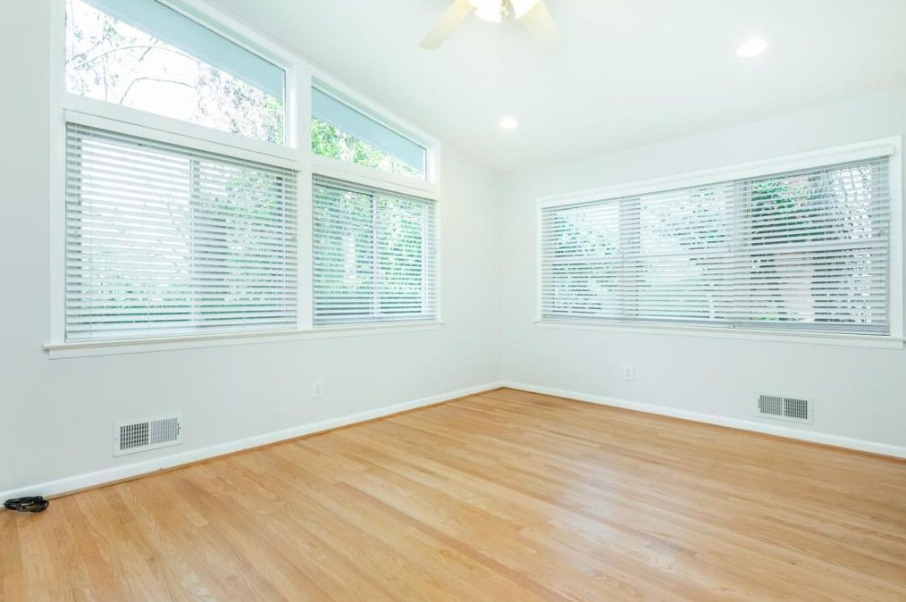 1373 Sheffield Dr, Atlanta GA  30329-3420 exterior