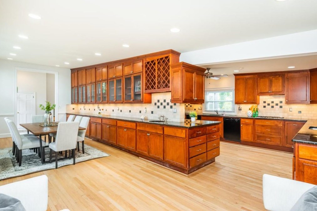 1373 Sheffield Dr, Atlanta GA  30329-3420 exterior