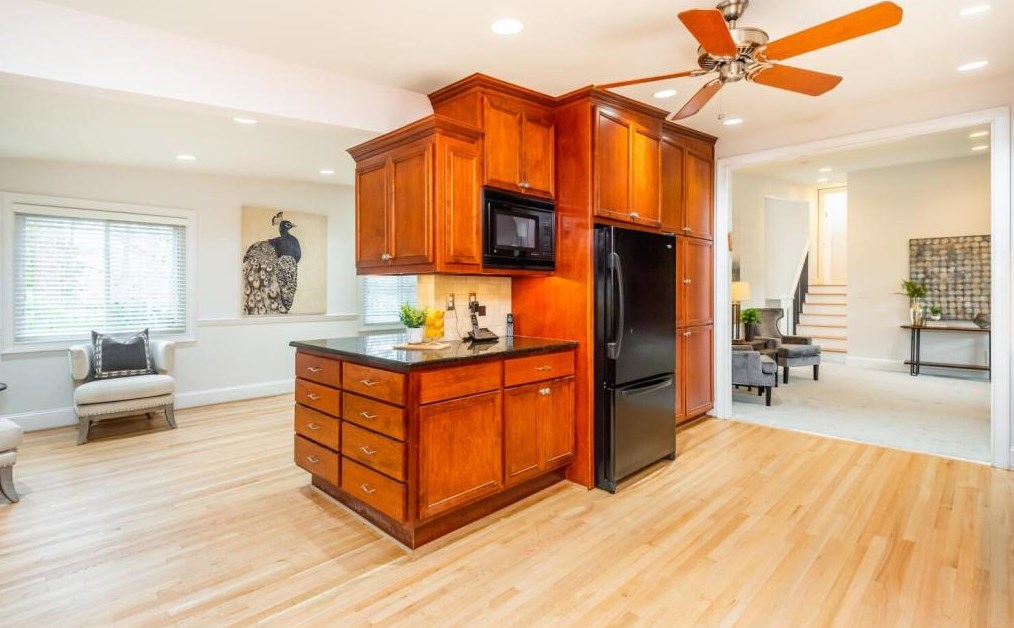 1373 Sheffield Dr, Atlanta GA  30329-3420 exterior