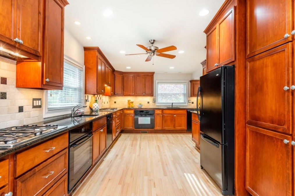 1373 Sheffield Dr, Atlanta GA  30329-3420 exterior