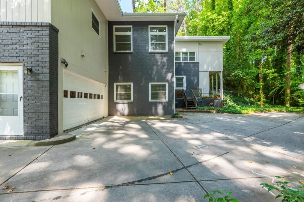 1373 Sheffield Dr, Atlanta GA  30329-3420 exterior
