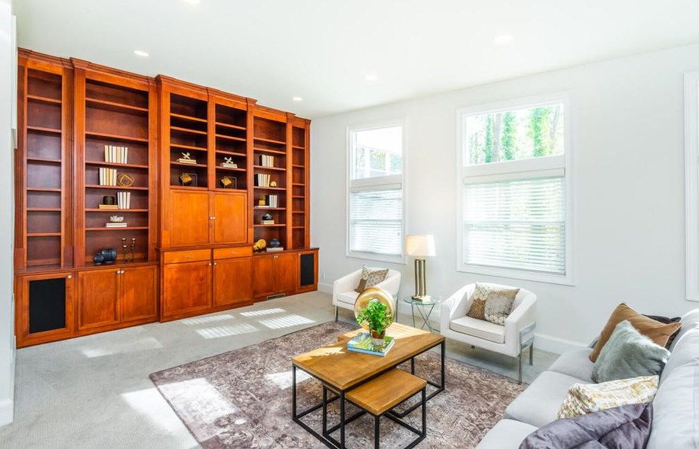 1373 Sheffield Dr, Atlanta GA  30329-3420 exterior