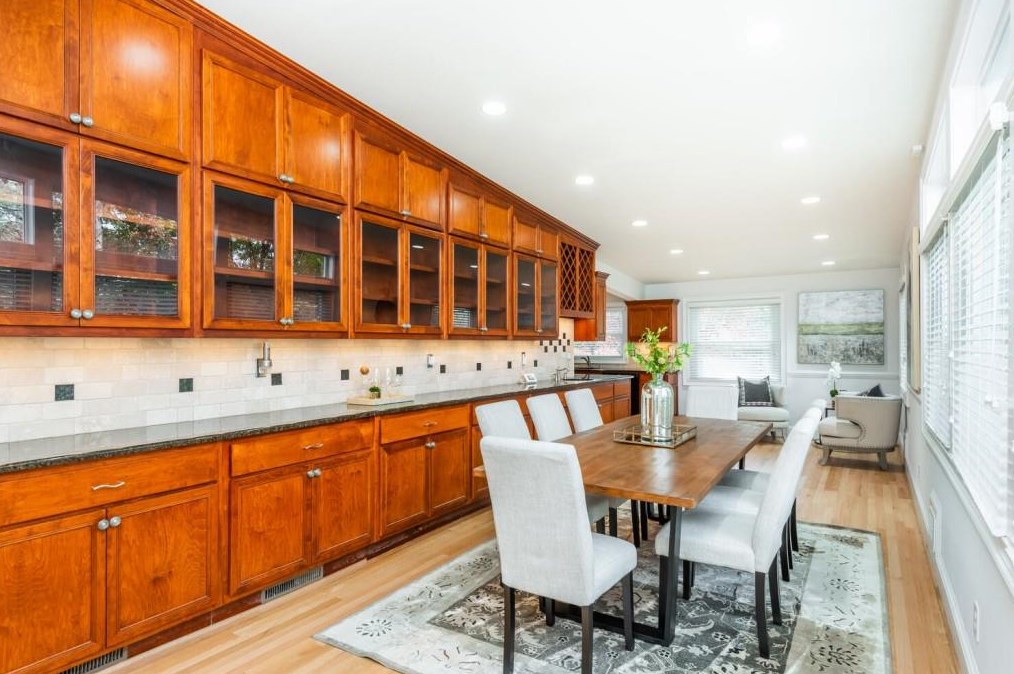 1373 Sheffield Dr, Atlanta GA  30329-3420 exterior