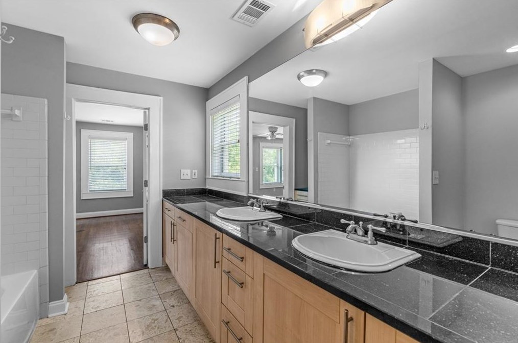 2595 Woodland Cir, Atlanta GA  30344-2738 exterior