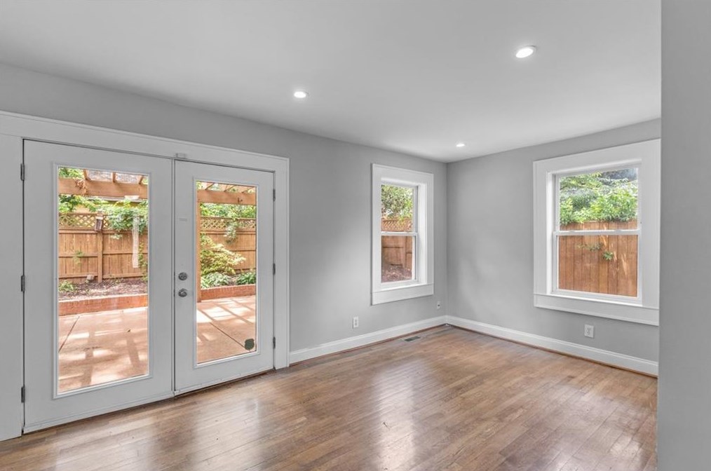 2595 Woodland Cir, Atlanta GA  30344-2738 exterior