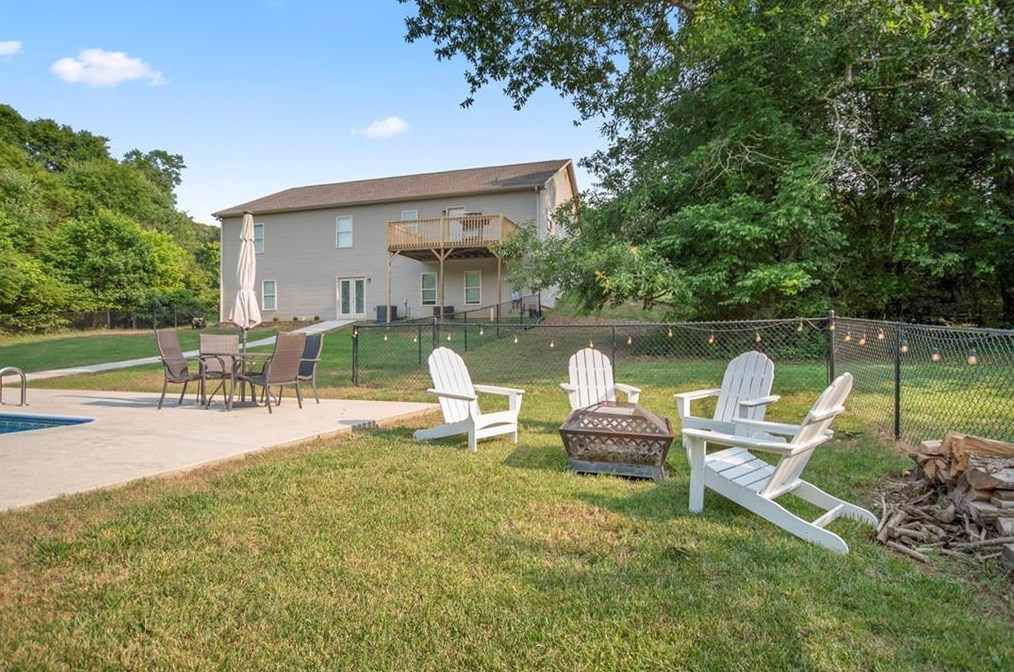 271 Peachtree Ln, Calhoun GA 30701-4392 exterior