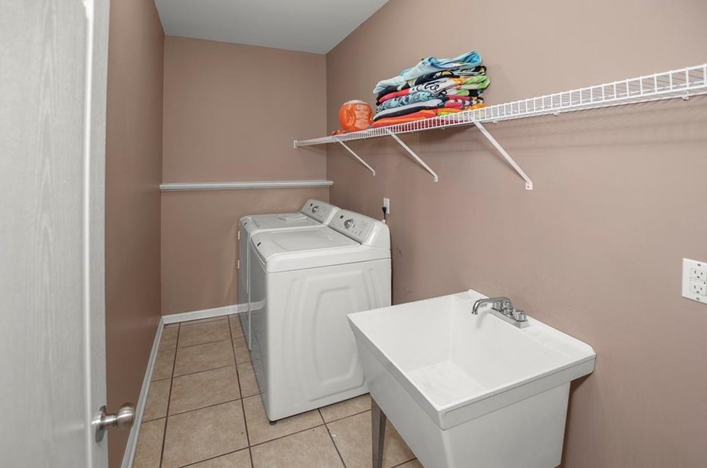 271 Peachtree Ln, Calhoun GA 30701-4392 exterior