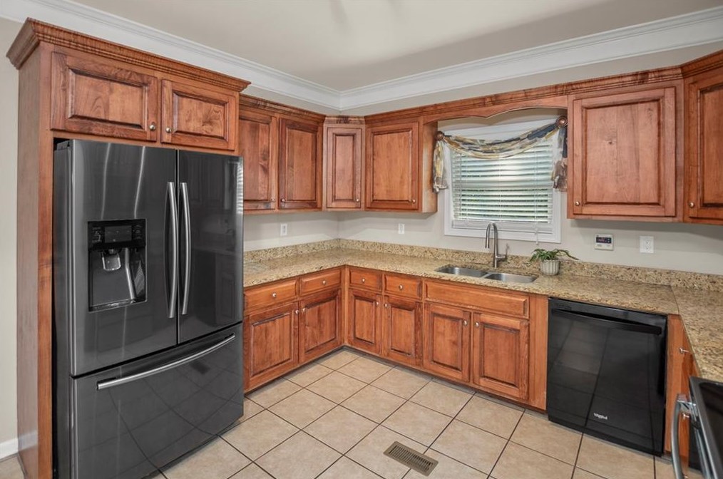 271 Peachtree Ln, Calhoun GA 30701-4392 exterior