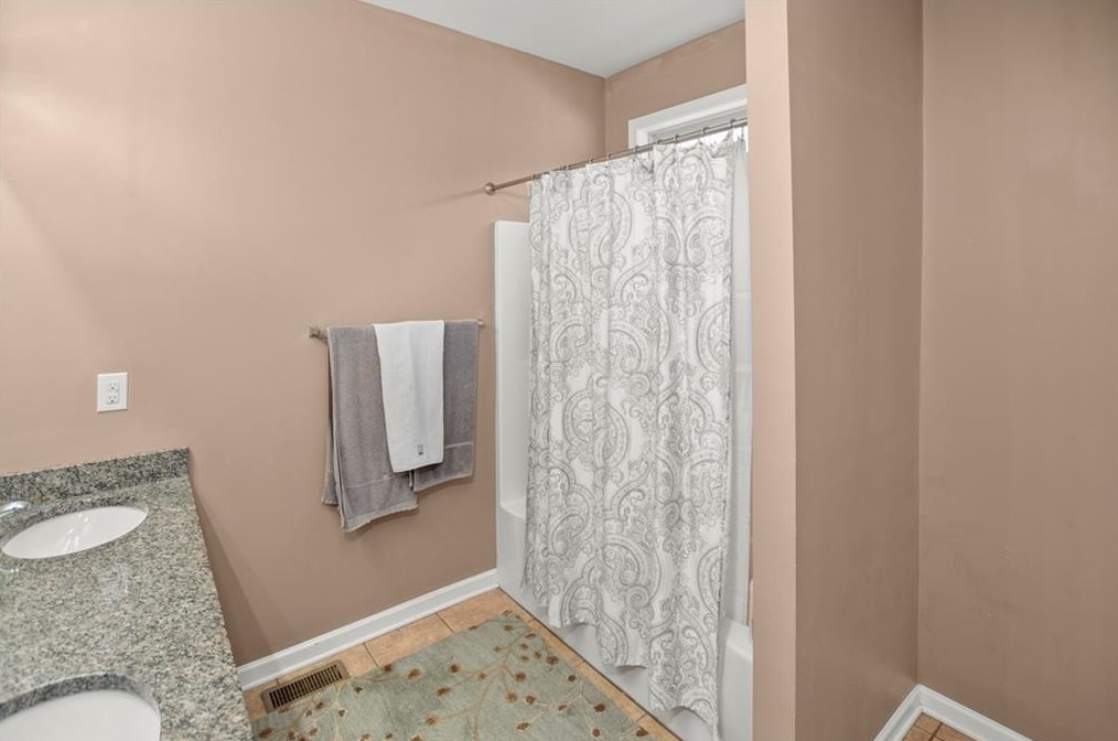 271 Peachtree Ln, Calhoun GA 30701-4392 exterior