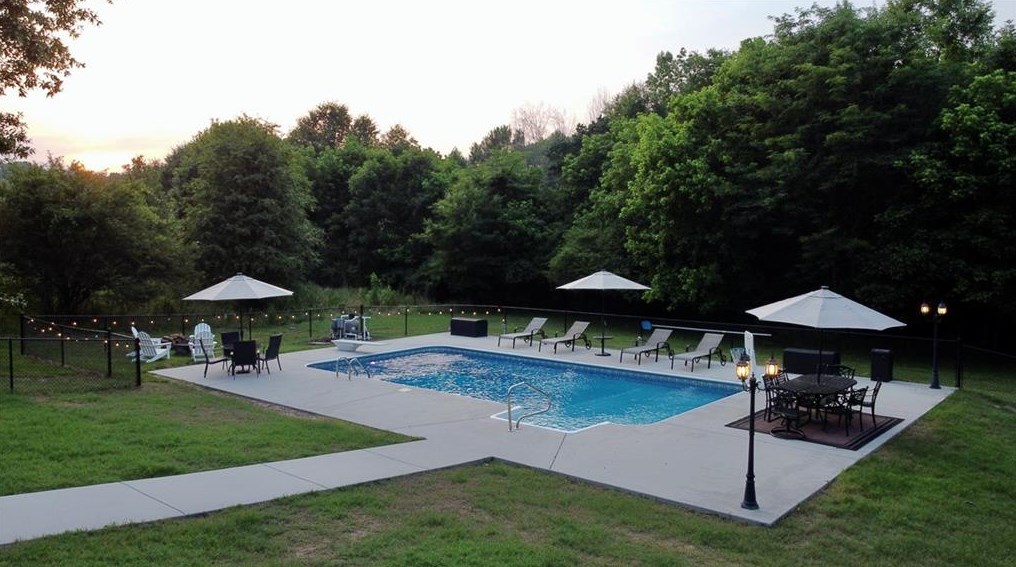 271 Peachtree Ln, Calhoun GA 30701-4392 exterior