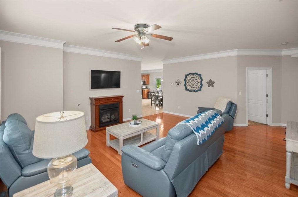 271 Peachtree Ln, Calhoun GA 30701-4392 exterior