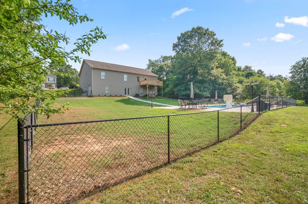 271 Peachtree Ln, Calhoun GA 30701-4392 exterior