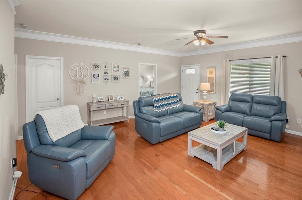 271 Peachtree Ln, Calhoun GA 30701-4392 exterior