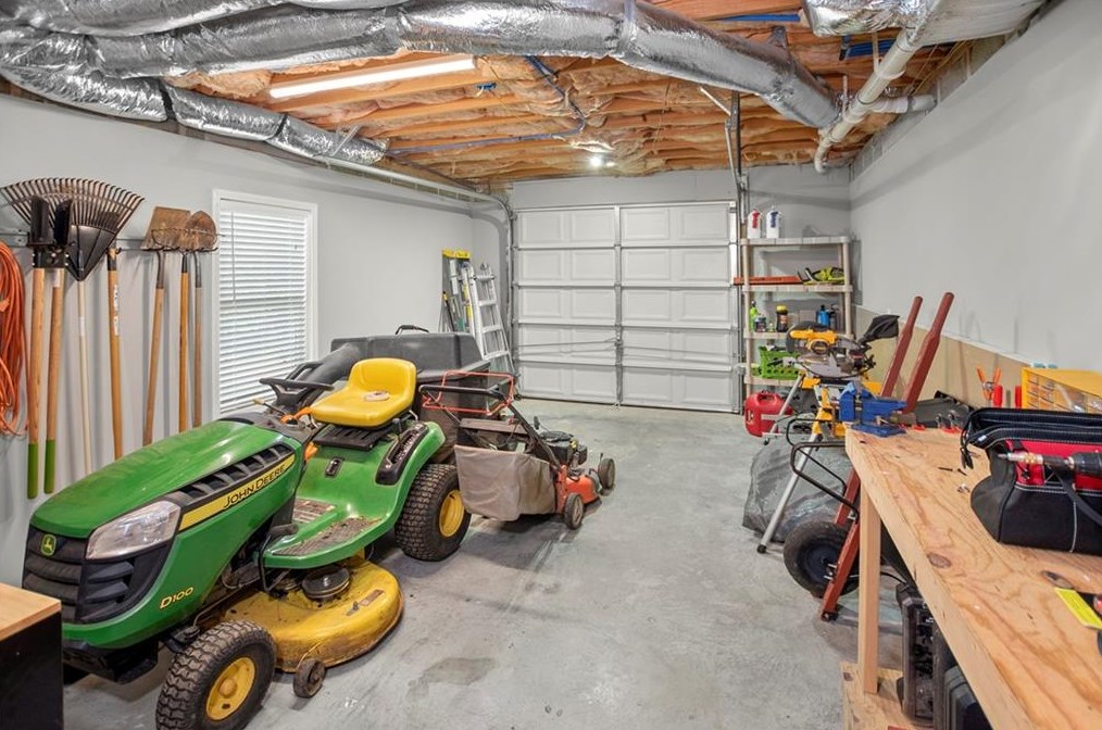 271 Peachtree Ln, Calhoun GA 30701-4392 exterior