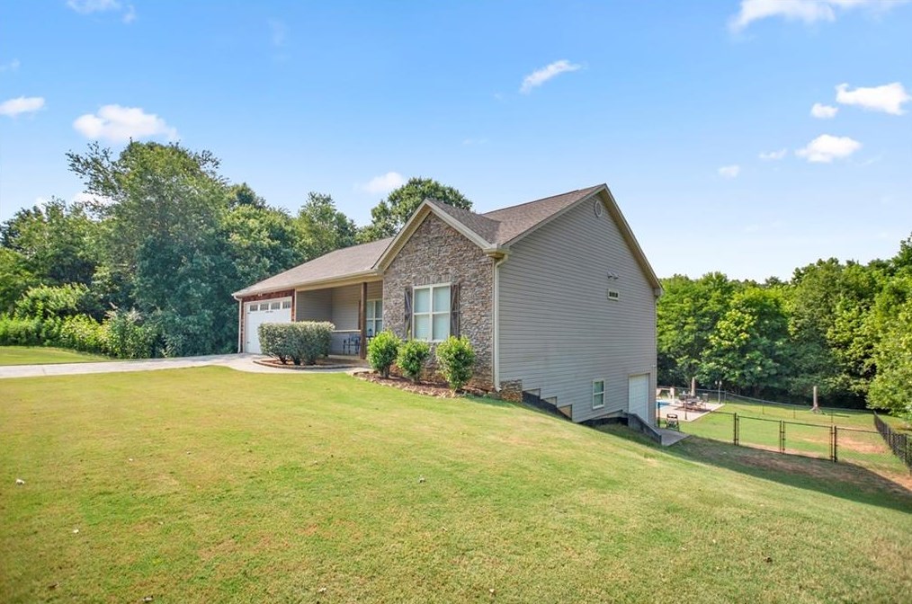 271 Peachtree Ln, Calhoun GA 30701-4392 exterior