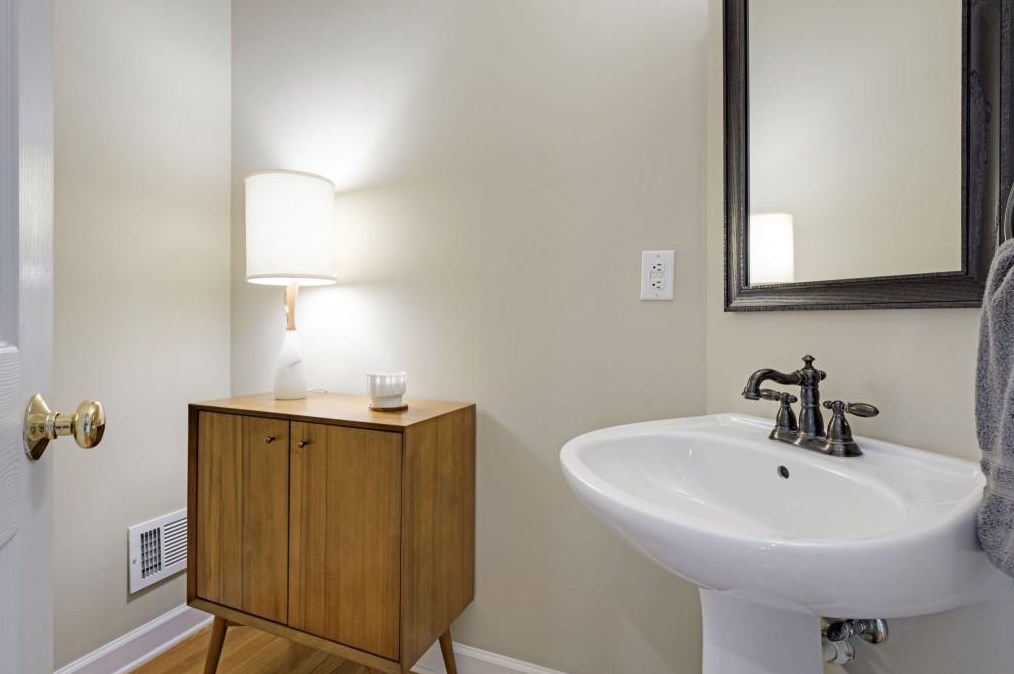 385 Overhill Bnd, Alpharetta GA 30005-8972 exterior