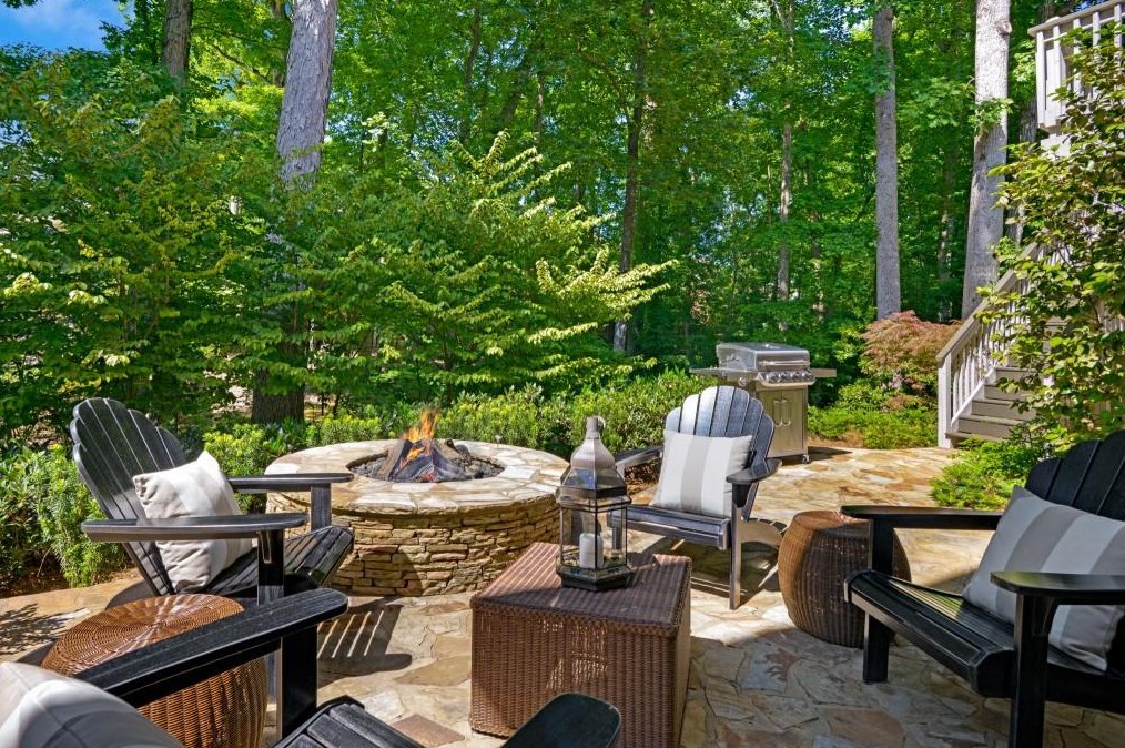 385 Overhill Bnd, Alpharetta GA 30005-8972 exterior