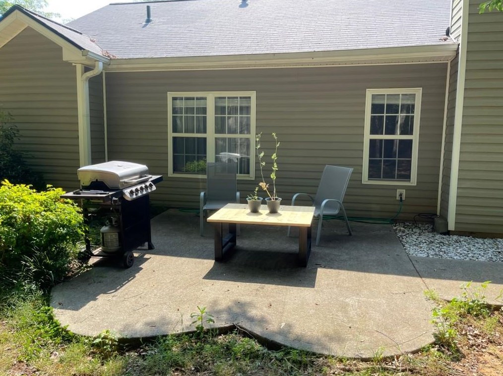 884 Whispering Way, Winder GA  30680-1428 exterior