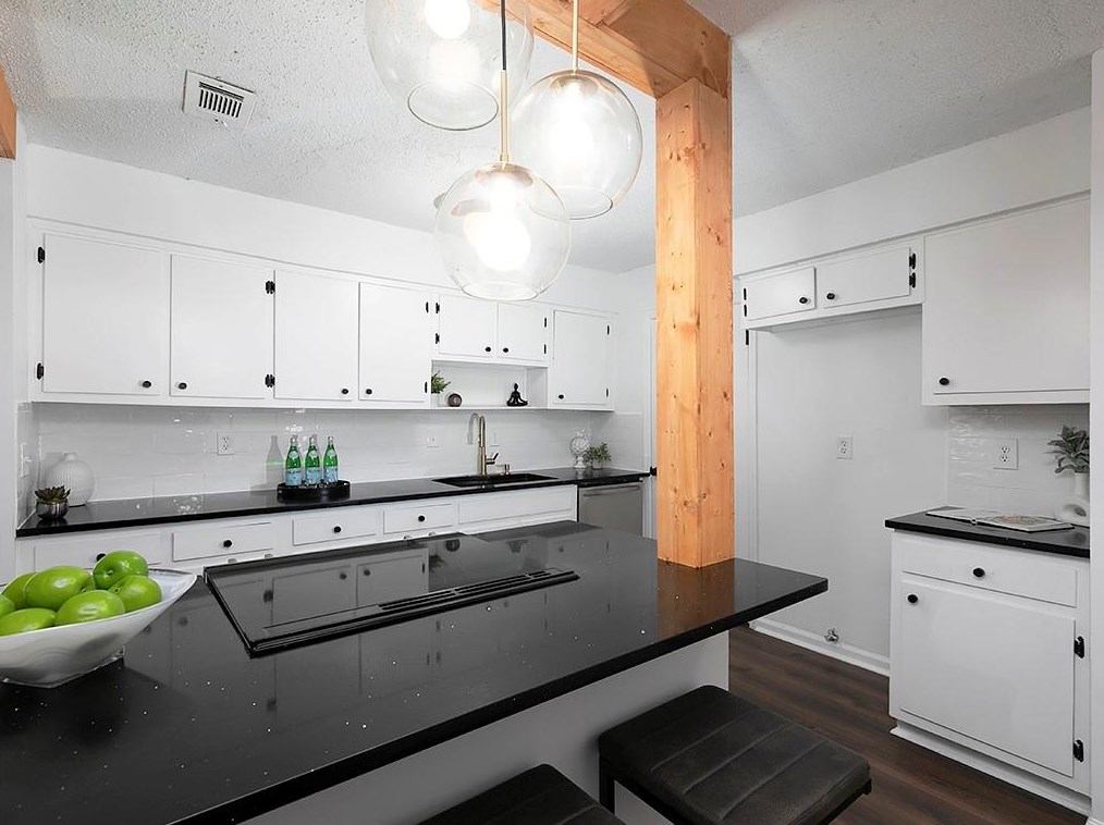 2790 Farmstead Rd, Smyrna GA  30080-2620 exterior