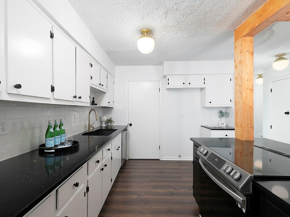 2790 Farmstead Rd, Smyrna GA  30080-2620 exterior