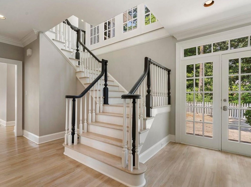 181 Peachtree Way, Atlanta GA  30305-3713 exterior