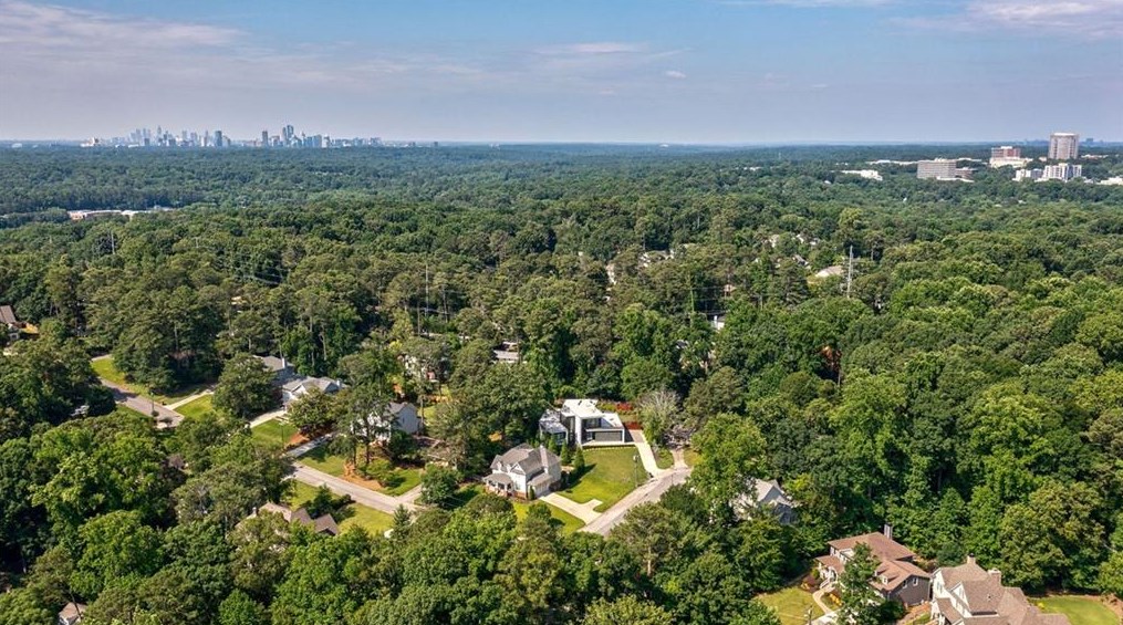 4092 Navajo Trl, Atlanta GA  30319-1552 exterior