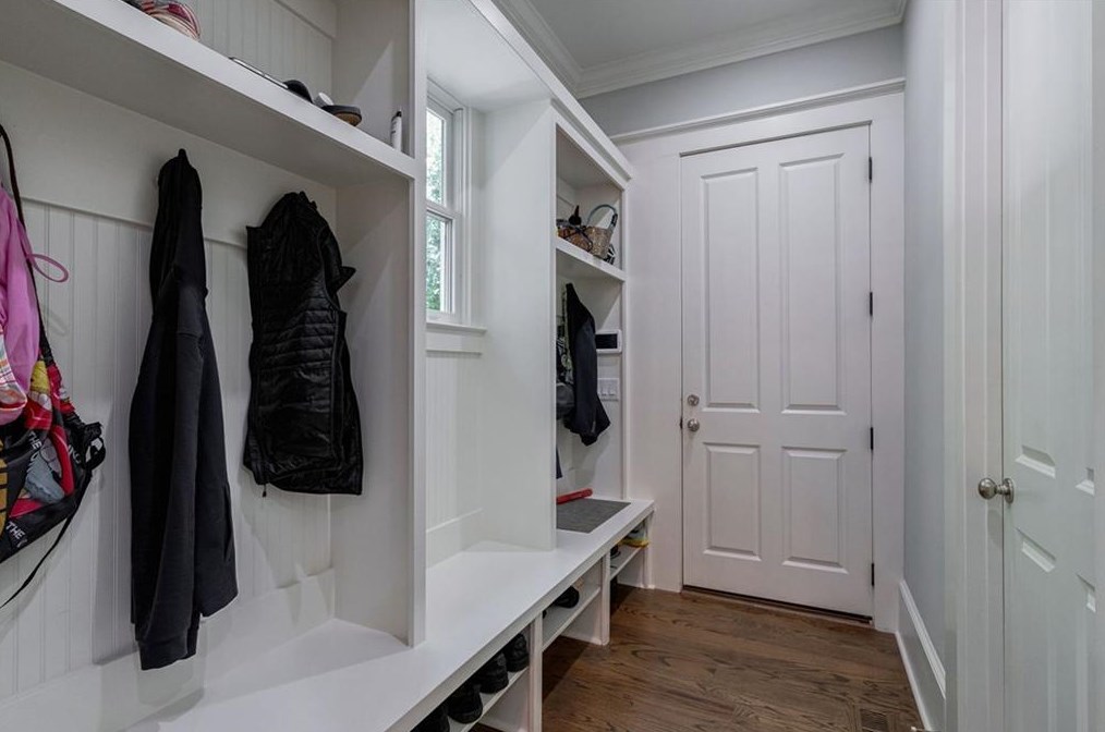 4092 Navajo Trl, Atlanta GA  30319-1552 exterior