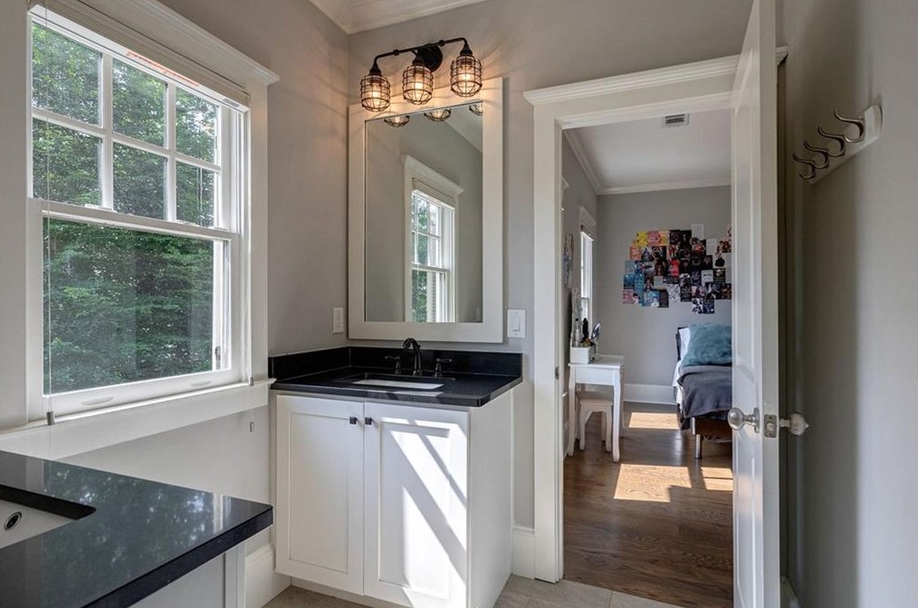 4092 Navajo Trl, Atlanta GA  30319-1552 exterior