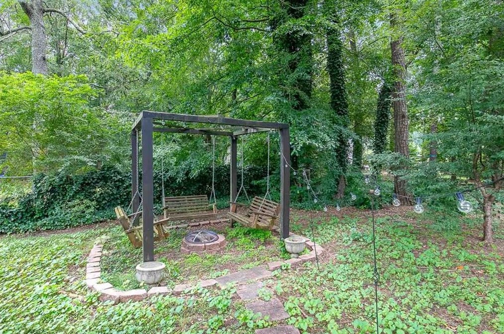 1380 Ashbrook Dr, Lawrenceville GA  30043-4381 exterior