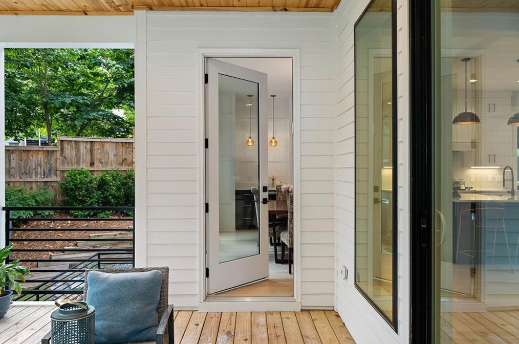 1736 Wayland Cir, Atlanta GA  30319-3612 exterior