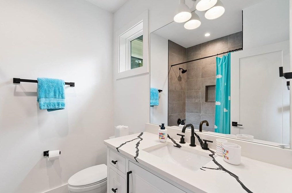 1736 Wayland Cir, Atlanta GA  30319-3612 exterior