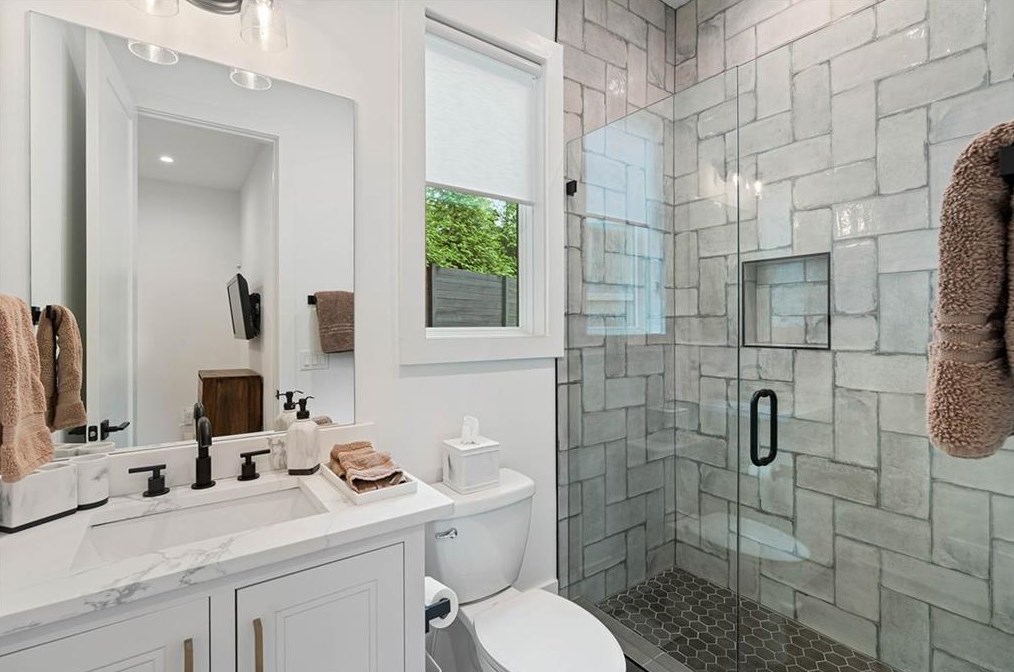 1736 Wayland Cir, Atlanta GA  30319-3612 exterior