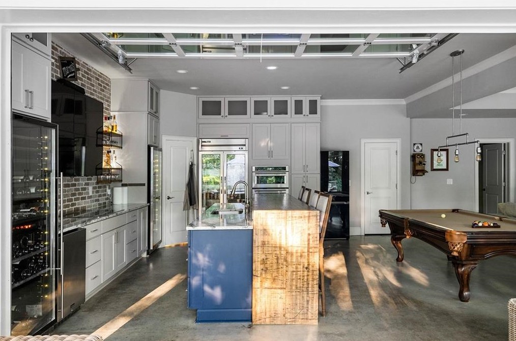 5514 Sherrell Dr, Atlanta GA 30342-1305 exterior