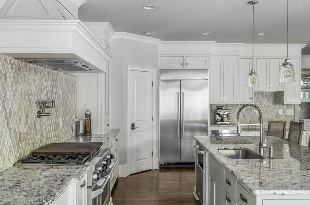 5514 Sherrell Dr, Atlanta GA 30342-1305 exterior