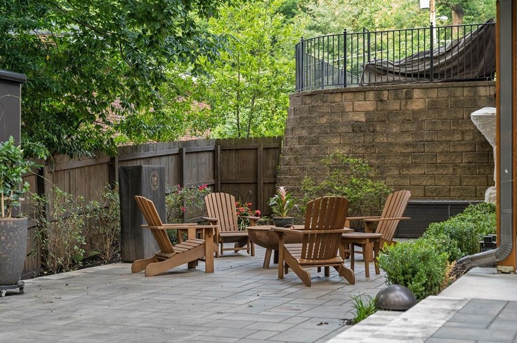 5514 Sherrell Dr, Atlanta GA 30342-1305 exterior