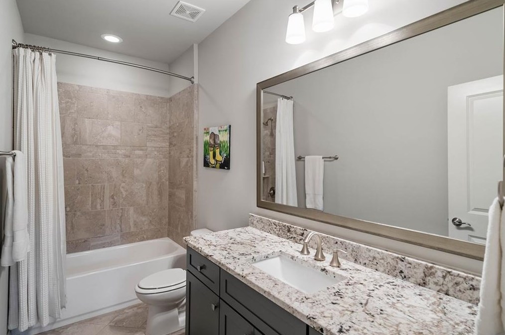 5514 Sherrell Dr, Atlanta GA 30342-1305 exterior