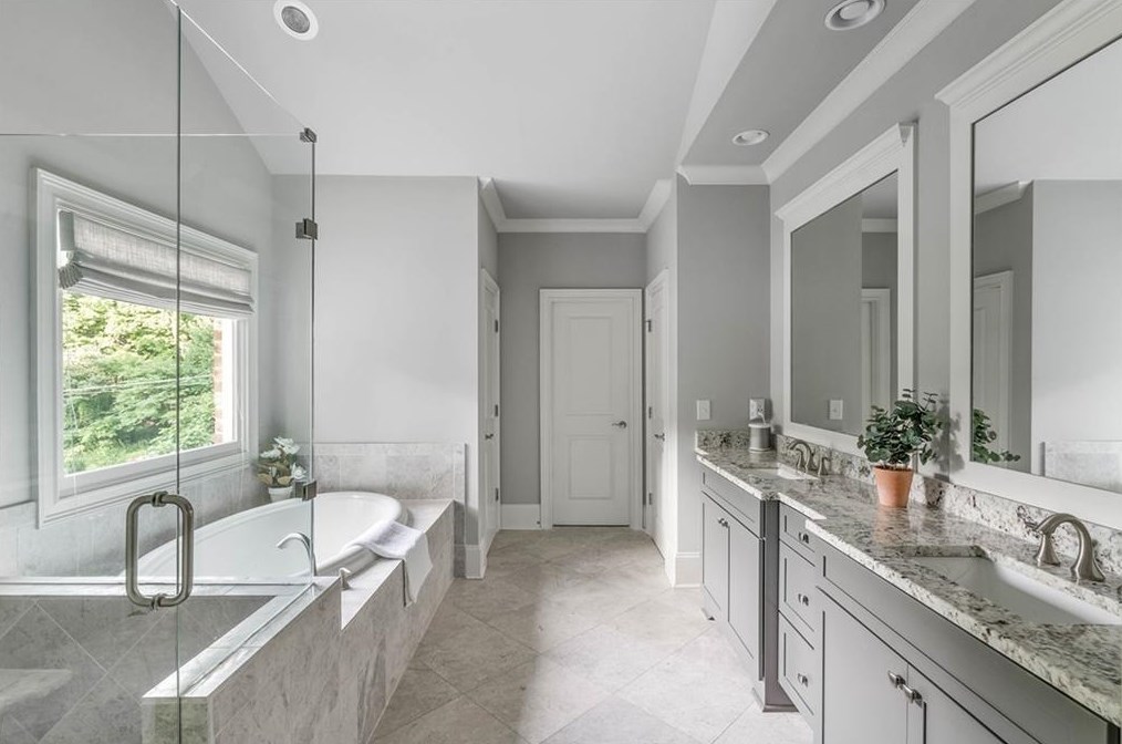 5514 Sherrell Dr, Atlanta GA 30342-1305 exterior